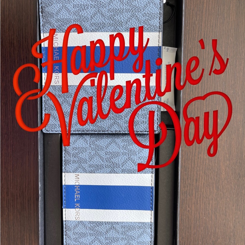 Michael Kors Men’s wallet. Great gift for Valentine’s Day!